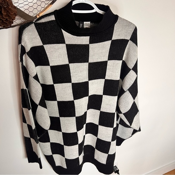 H&M (Divided) Colourblock Sweater Dress - Picture 2 of 6